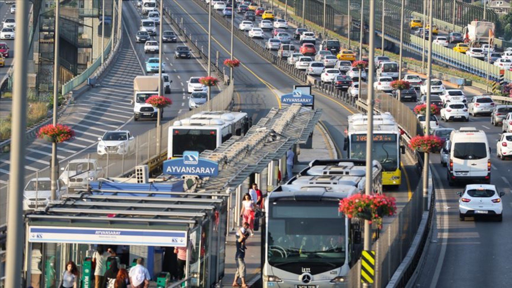 İstanbul'da toplu taşıma ücretlerine yüzde 35 zam geldi! Yeni tarifeler nasıl oldu?