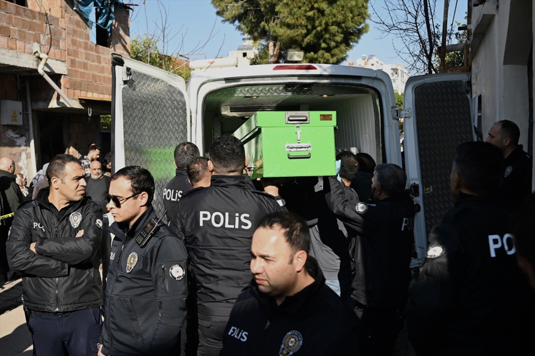 Polis memurunun 5 kişiyi katlettiği olayda sır perdesi aralandı