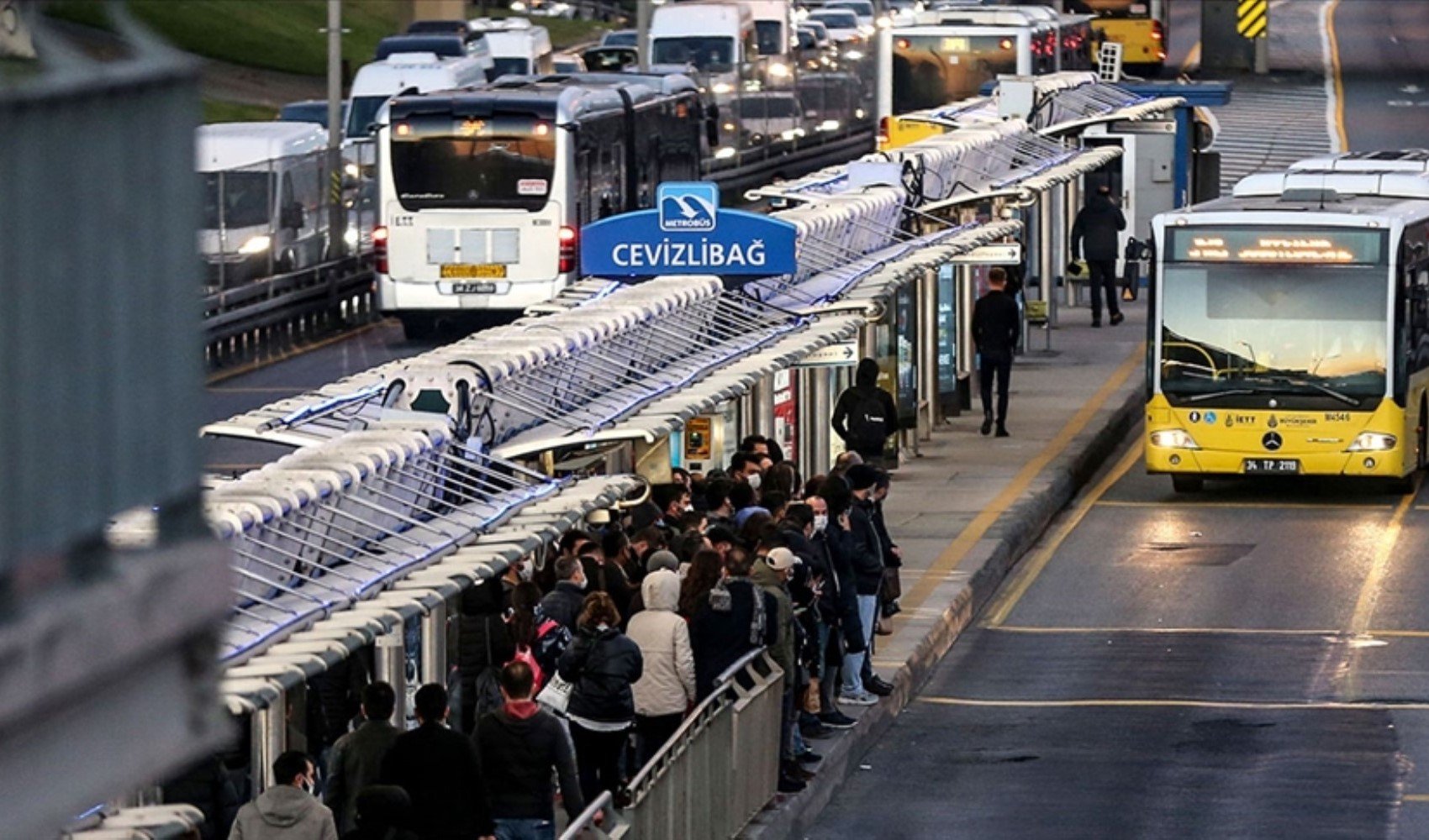 İstanbul'da toplu taşıma ücretlerine yüzde 35 zam geldi!