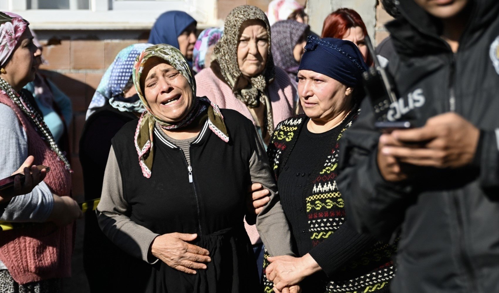 Polis memurunun 5 kişiyi katlettiği olayda sır perdesi aralandı