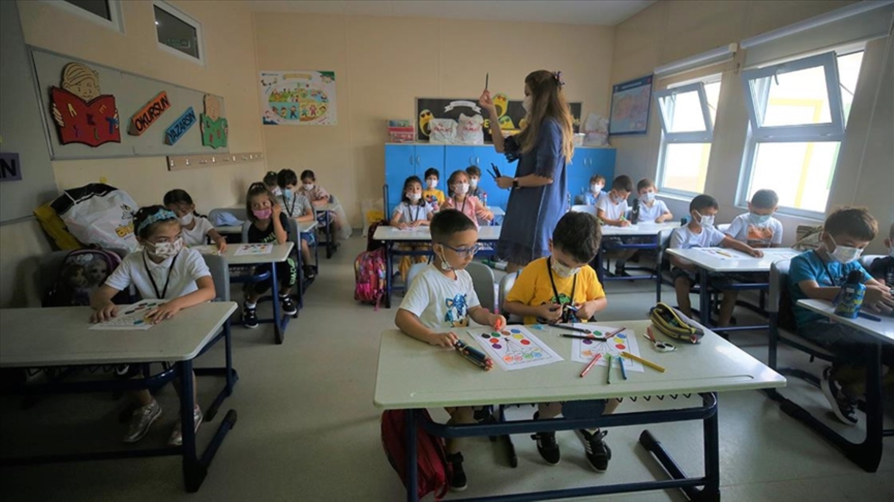 MEB, sözleşmeli öğretmenlik için yeni yönetmeliği yayımladı: Şartlar belli oldu