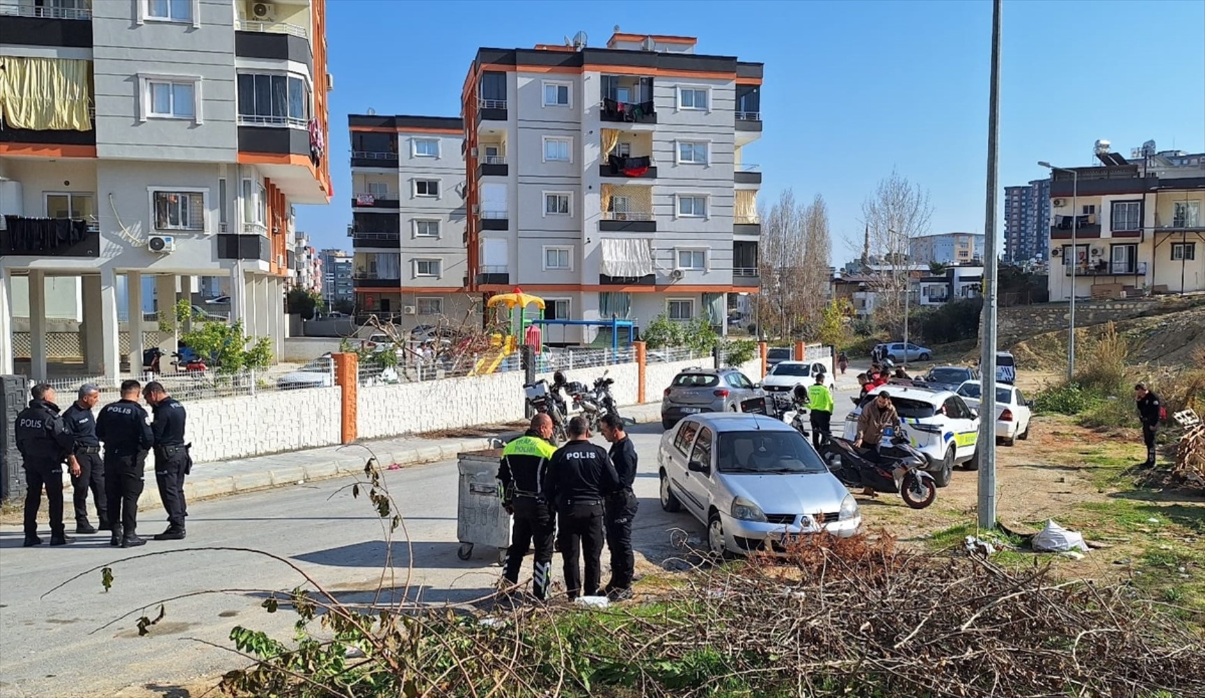 Polis memurunun ailesinden 5 kişiyi öldürdüğü olayın ayrıntıları ortaya çıktı! Oğlu neden intihar etti? Kan donduran 'oda' ayrıntısı