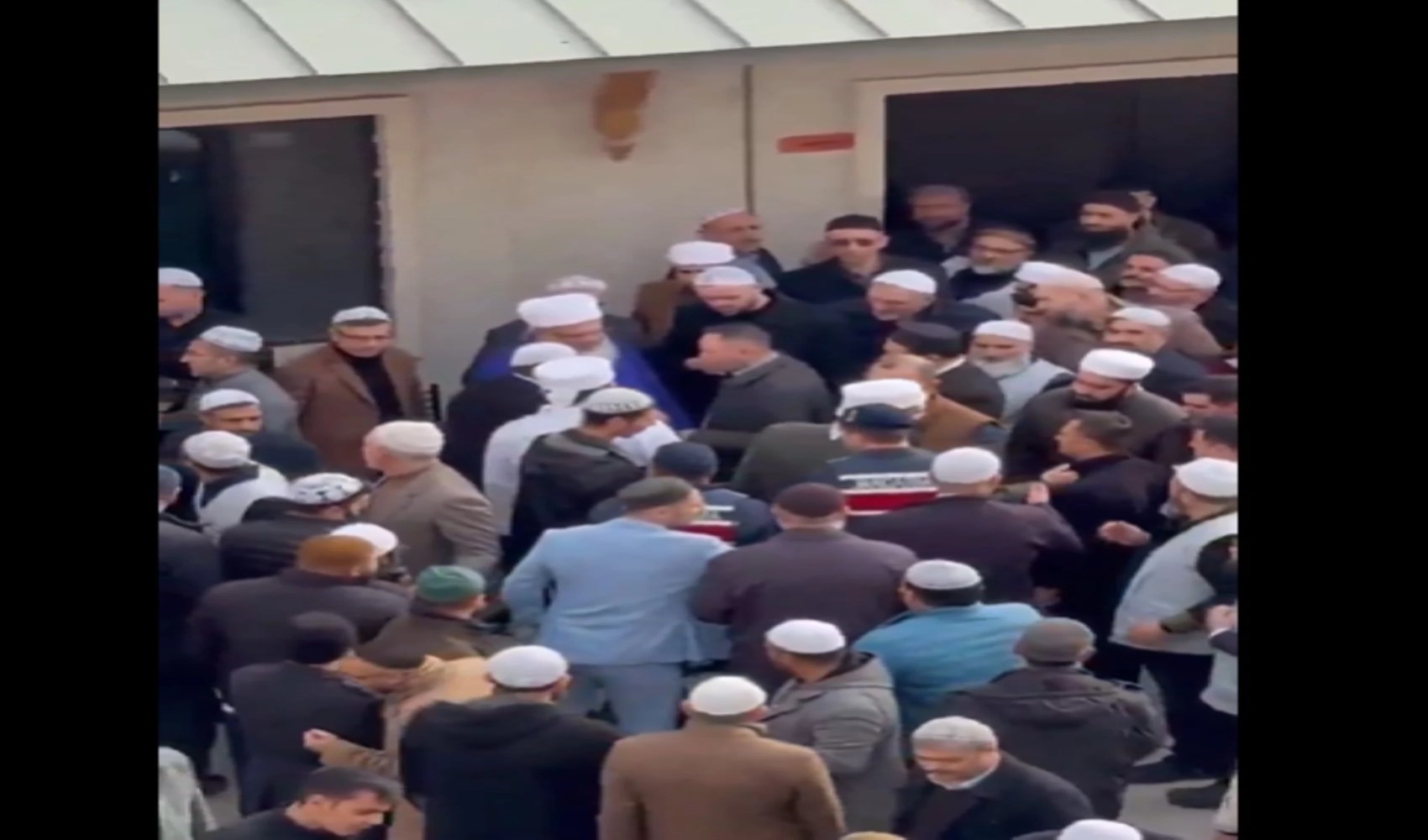 Menzil'deki servet kavgası büyüyor: Müritler arasındaki çatışma adliyeye taştı
