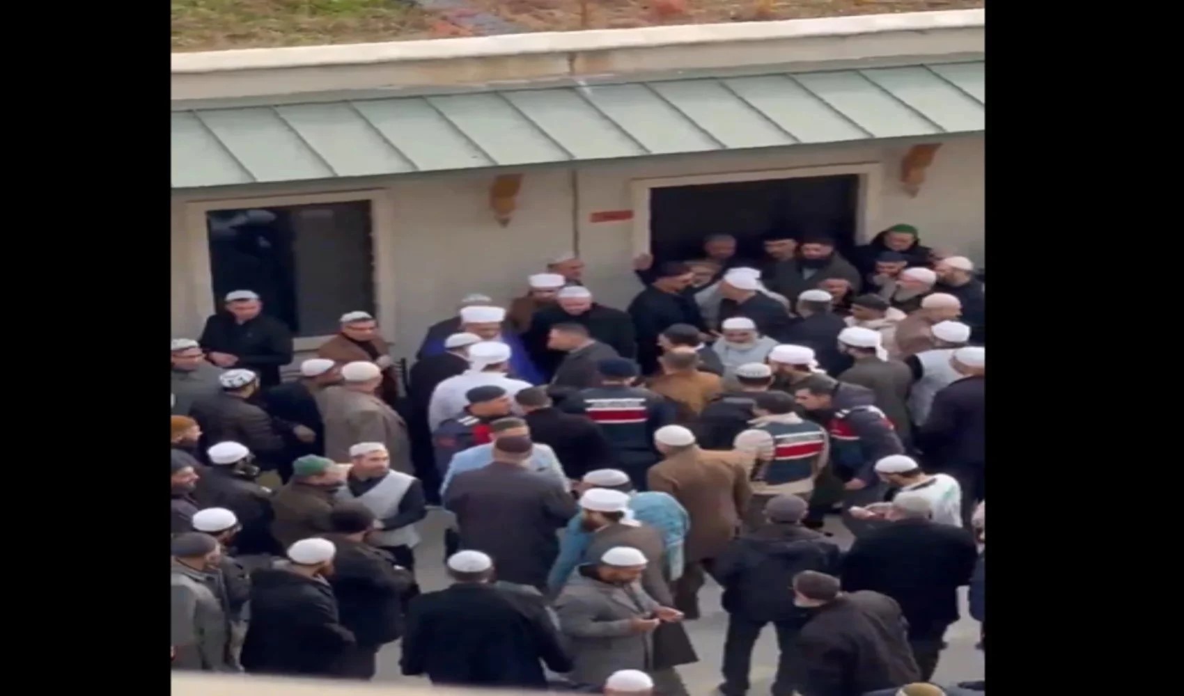 Menzil'deki servet kavgası büyüyor: Müritler arasındaki çatışma adliyeye taştı
