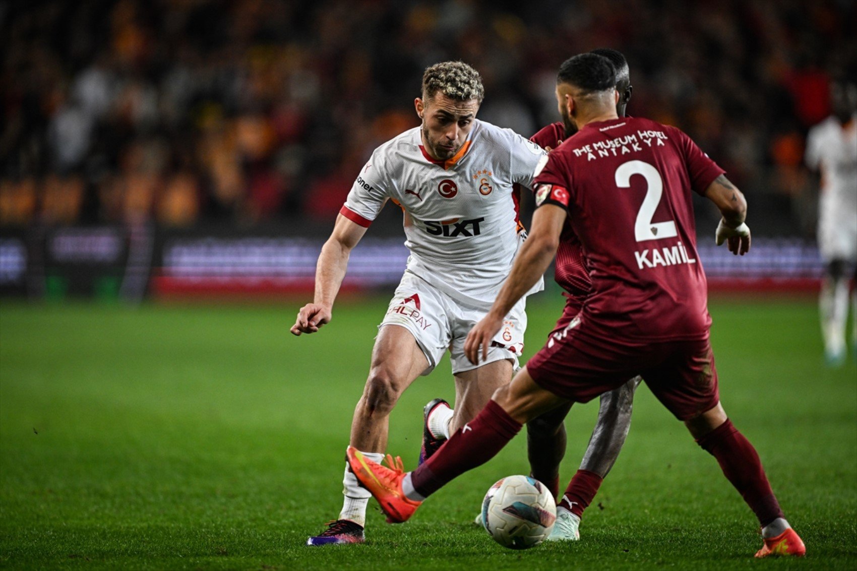 Trio ekibi noktayı koydu: Galatasaray'ın penaltı beklediği pozisyonda karar doğru mu?