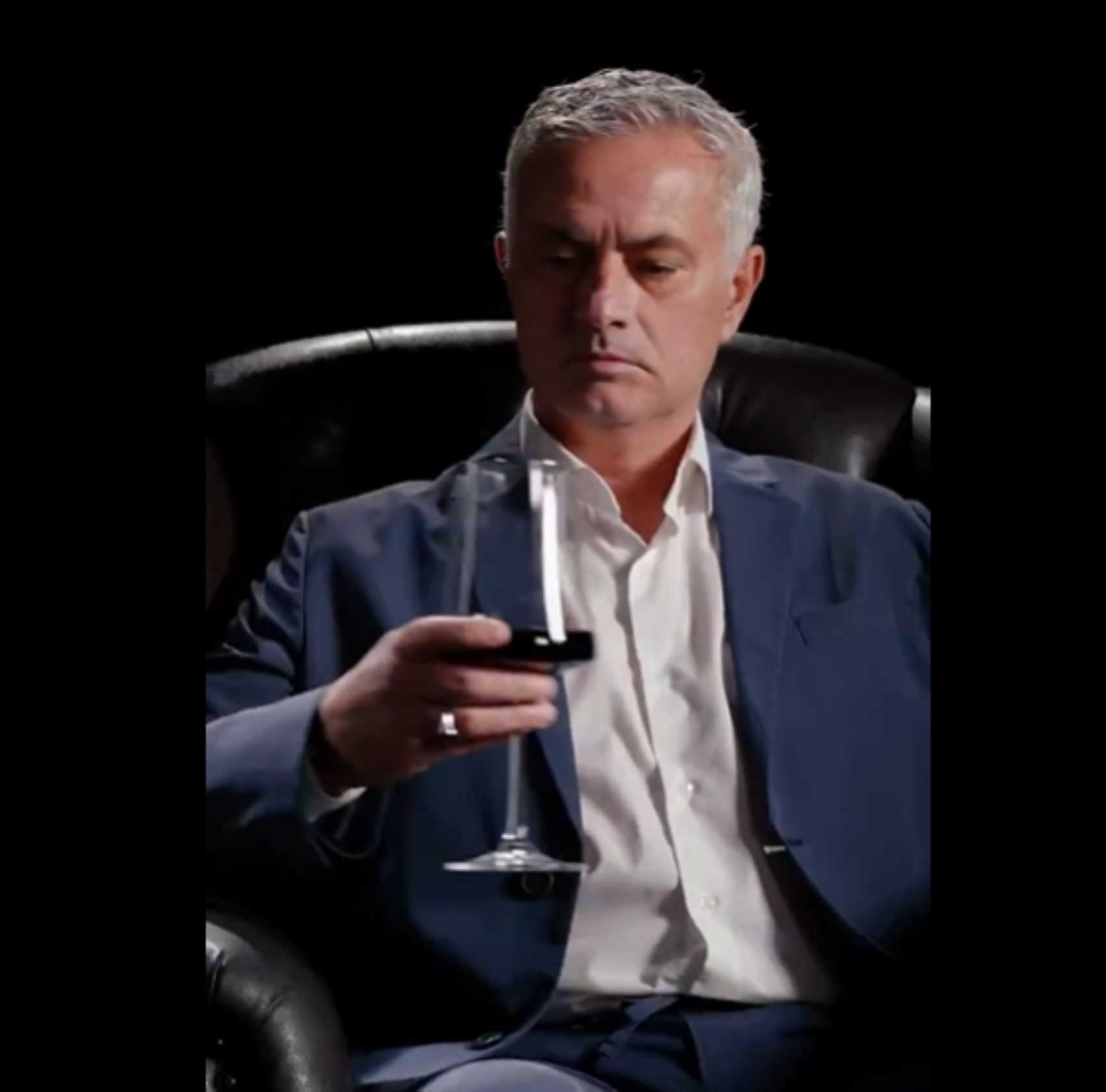 Jose Mourinho yeni işini tanıttı: Tanesini 120 euro'ya satıyor