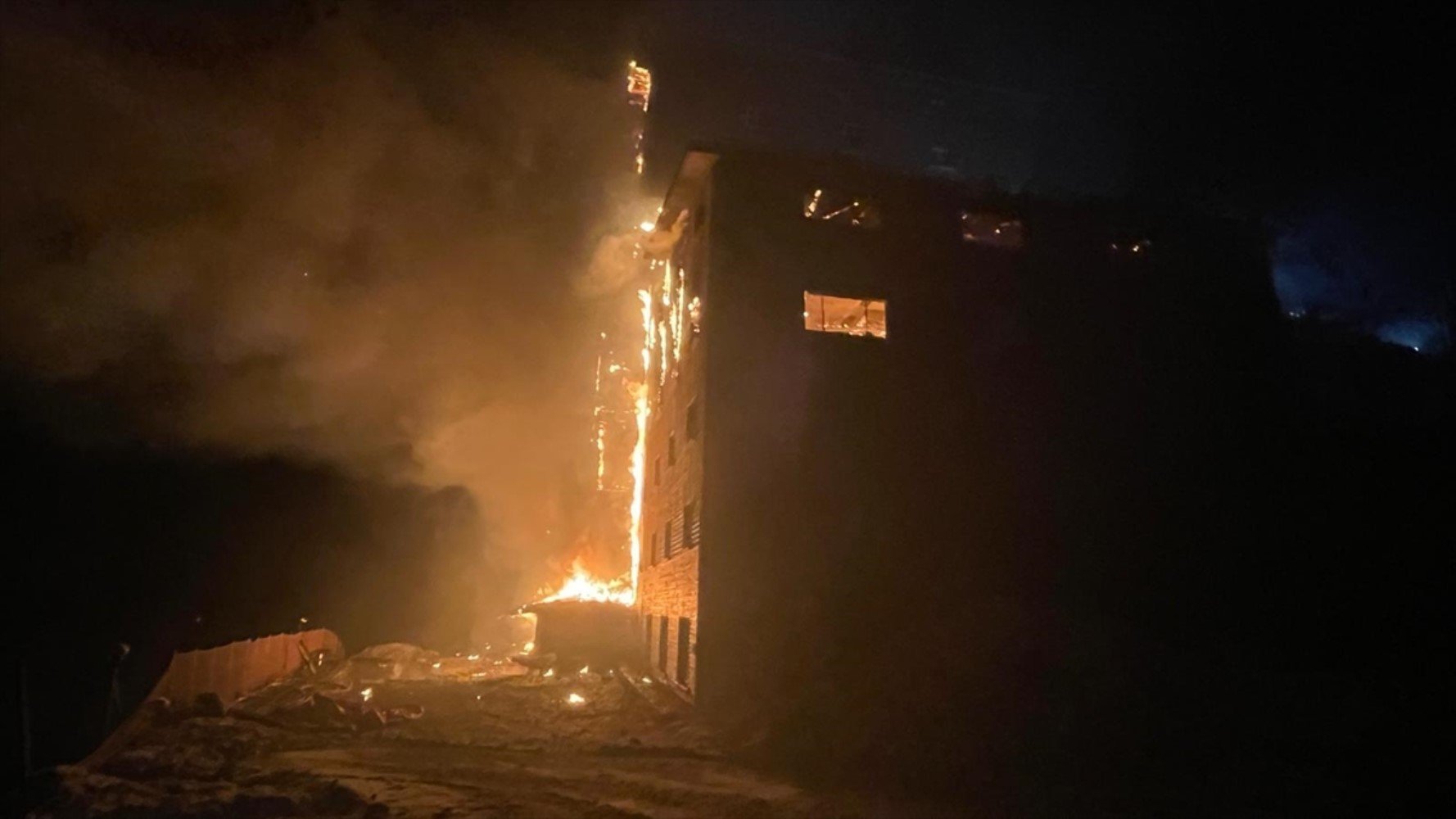 Son Dakika: Bolu Kartalkaya Kayak Merkezi'ndeki otelde yangın! Çok sayıda ölü ve yaralı var...