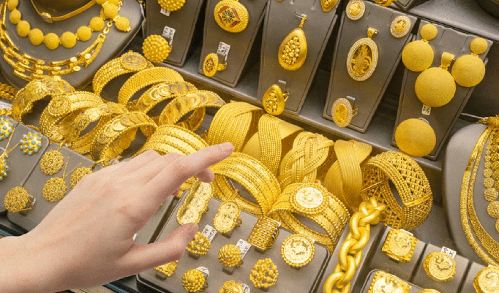 Effetto Trump sui prezzi dell'oro! Quanto costano oggi l'oro della Repubblica, l'oro intero, mezzo, quarto, l'oro al grammo e il bracciale da 22 carati? Prezzi dell'oro del 21 gennaio