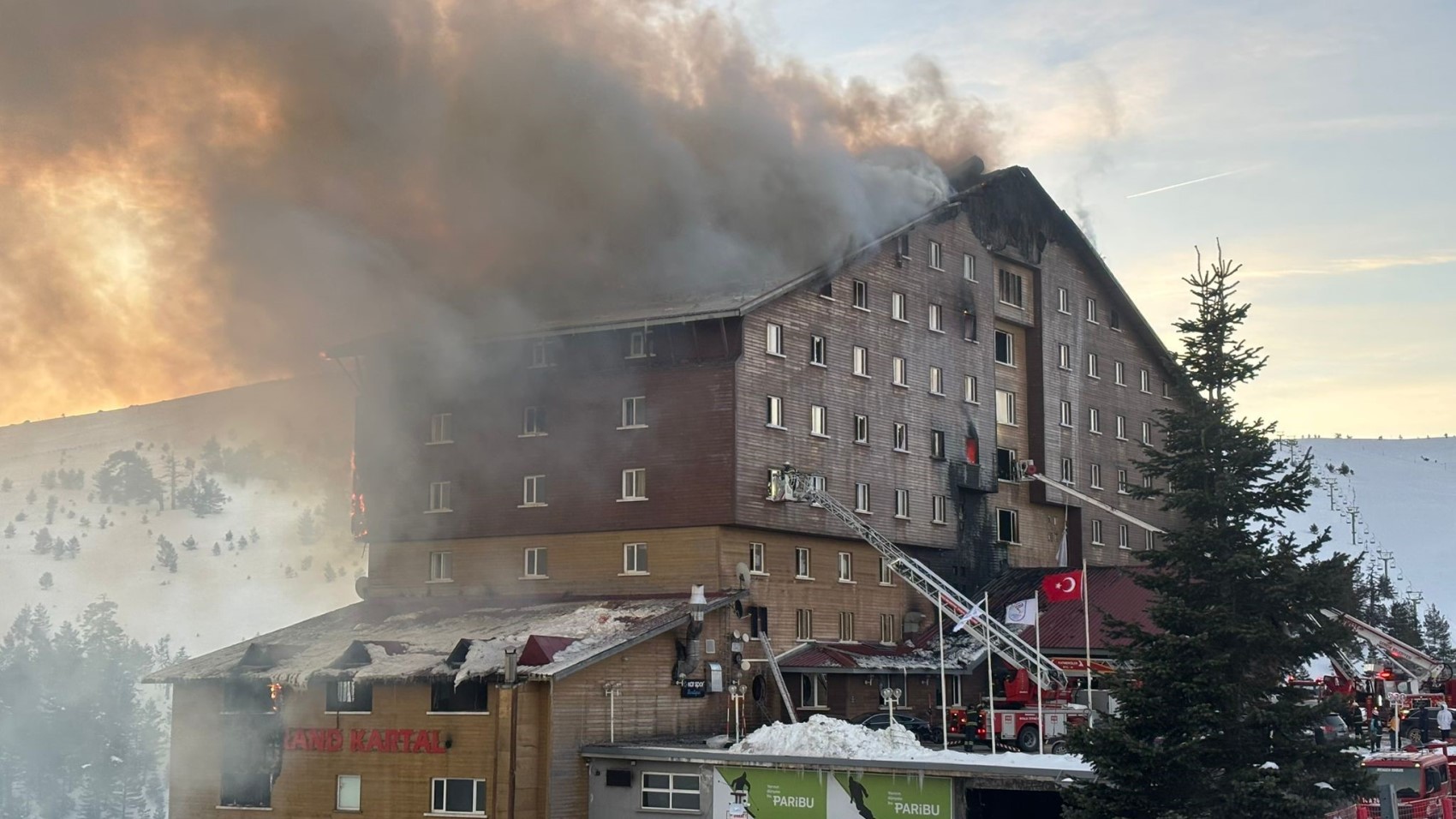 Kartalkaya otel yangınının korkunç görüntüleri ortaya çıktı! Yangın orada başlamış... 'Her an yıkılabilir' uyarısı