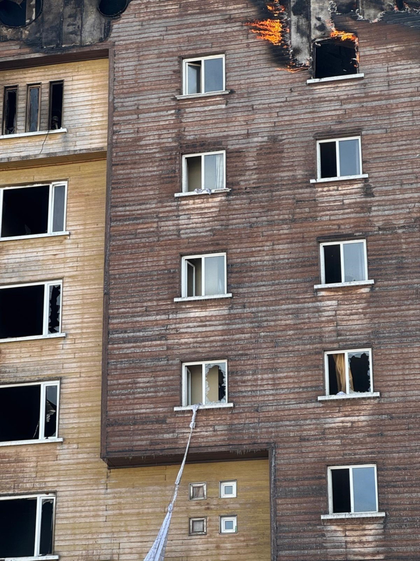 Son Dakika: Bolu Kartalkaya Kayak Merkezi'ndeki otelde yangın! Çok sayıda ölü ve yaralı var...