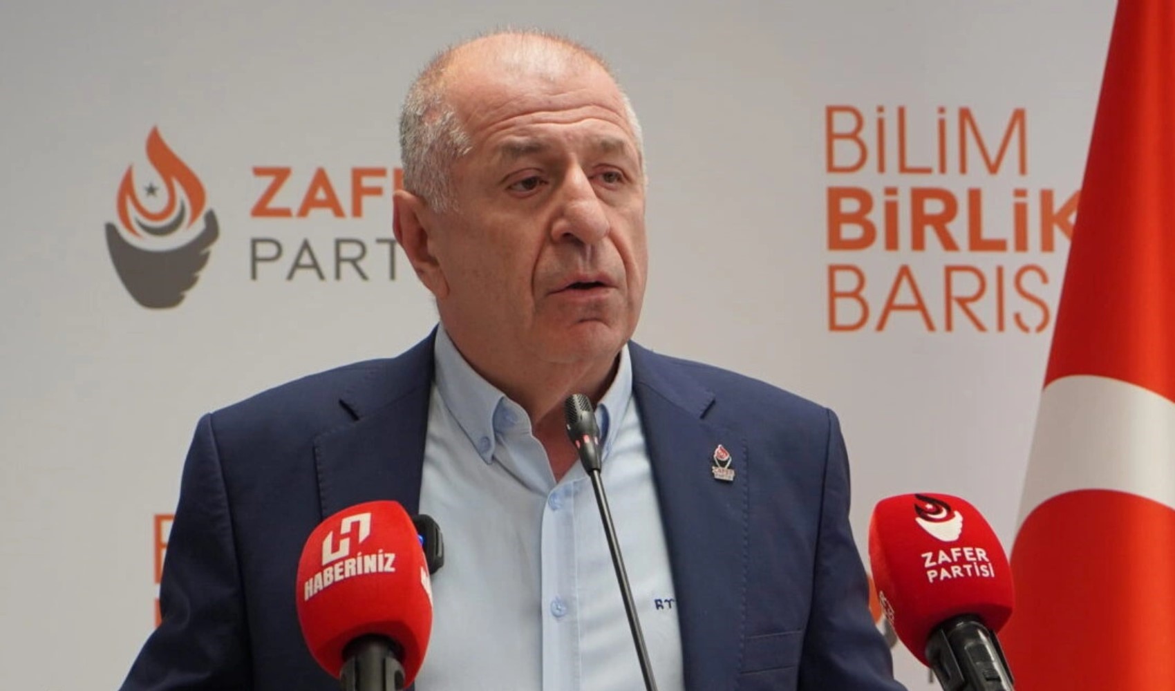 ULTIM'ORA... Ümit Özdağ trasferito in tribunale: continua l'attesa nel Zafer Partisi