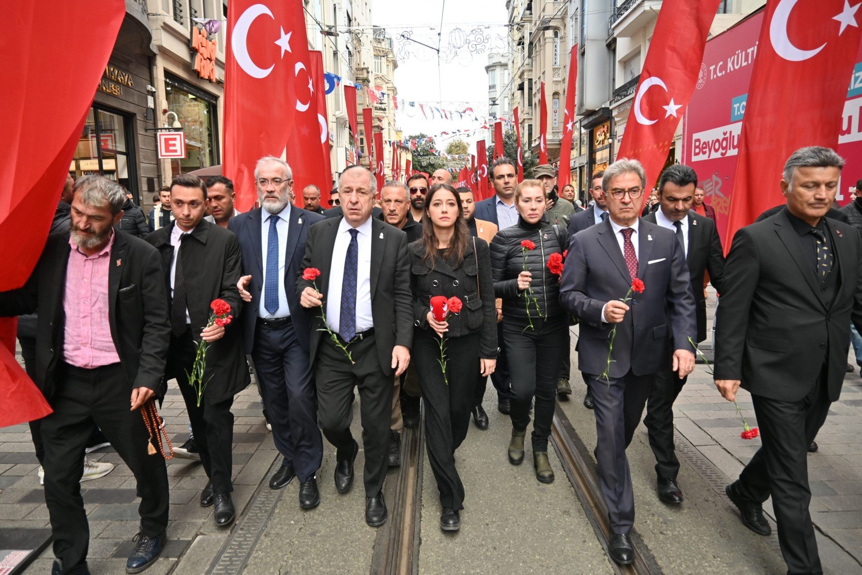 Yandaş isim sinyali verdi: Özdağ'ın ardından Zafer Partisine de mi operasyon mu yapılacak?