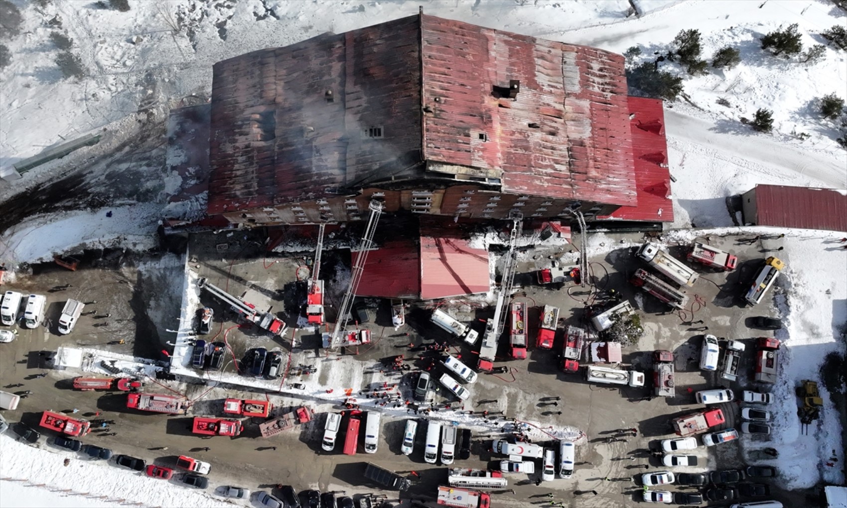 L'incendio era prevedibile! Emergono negligenze una dopo l'altra: le terribili confessioni di un dipendente dell'hotel