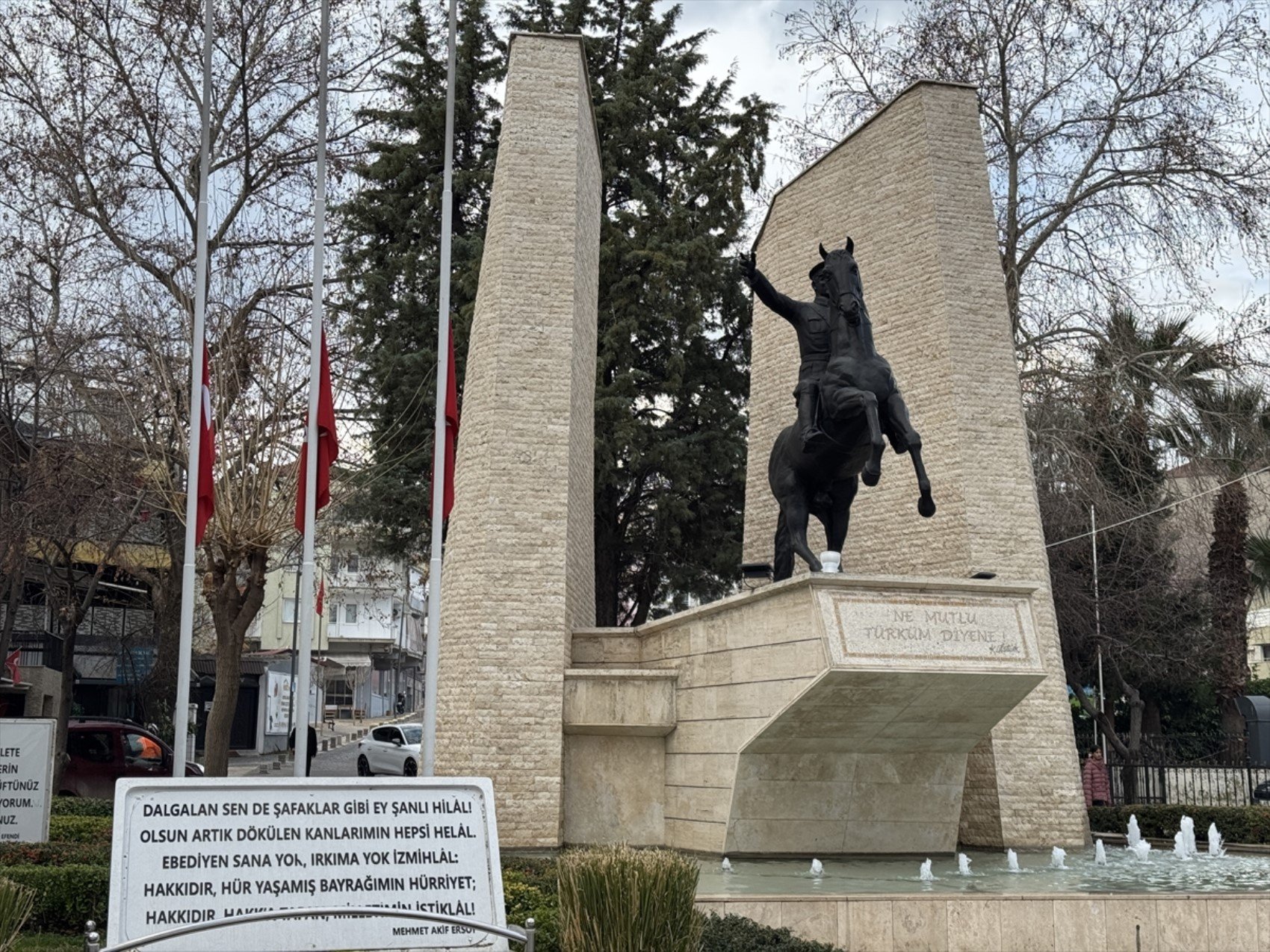 Kartalkaya otel yangını sonrası bayraklar yarıya indirildi