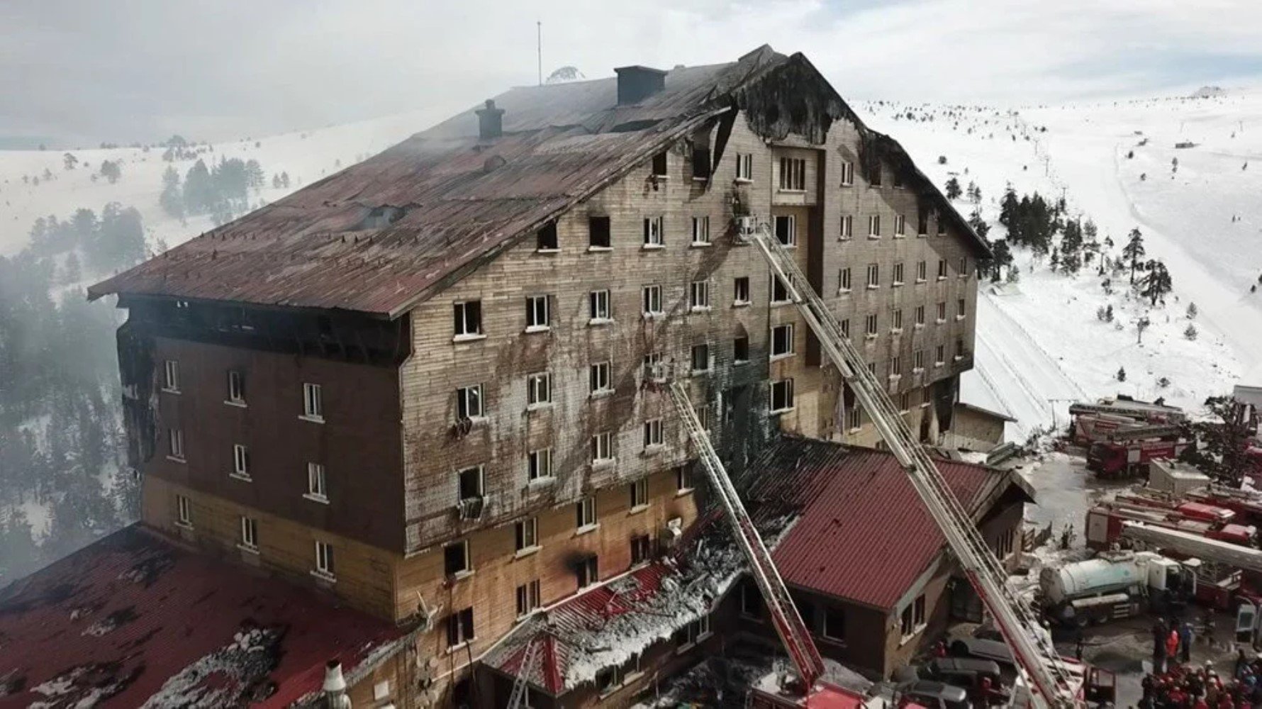 Otel yanmış Bakan Ersoy neyin derdinde! Yanan oteli pazarladığı ortaya çıktı