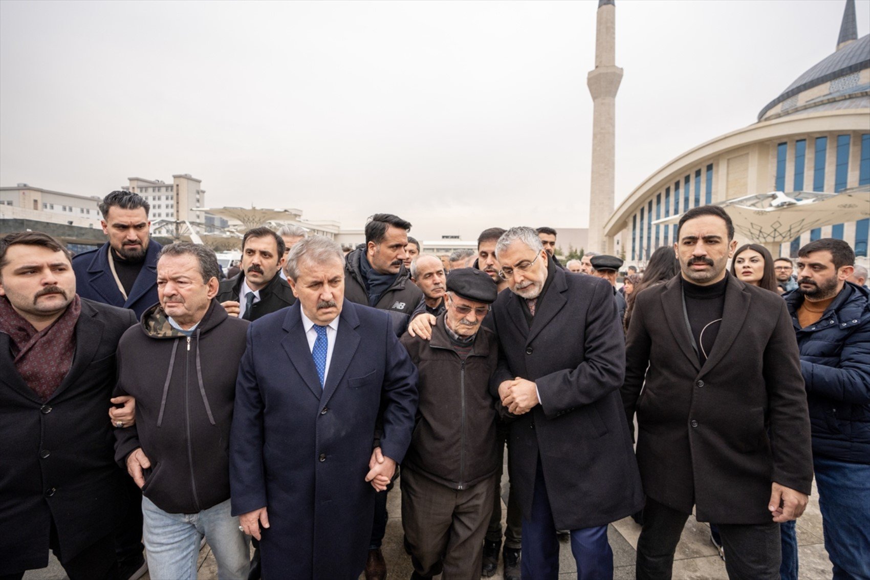 Kartalkaya yangınında hayatını kaybeden Çetiz ailesi son yolculuğuna uğurlandı