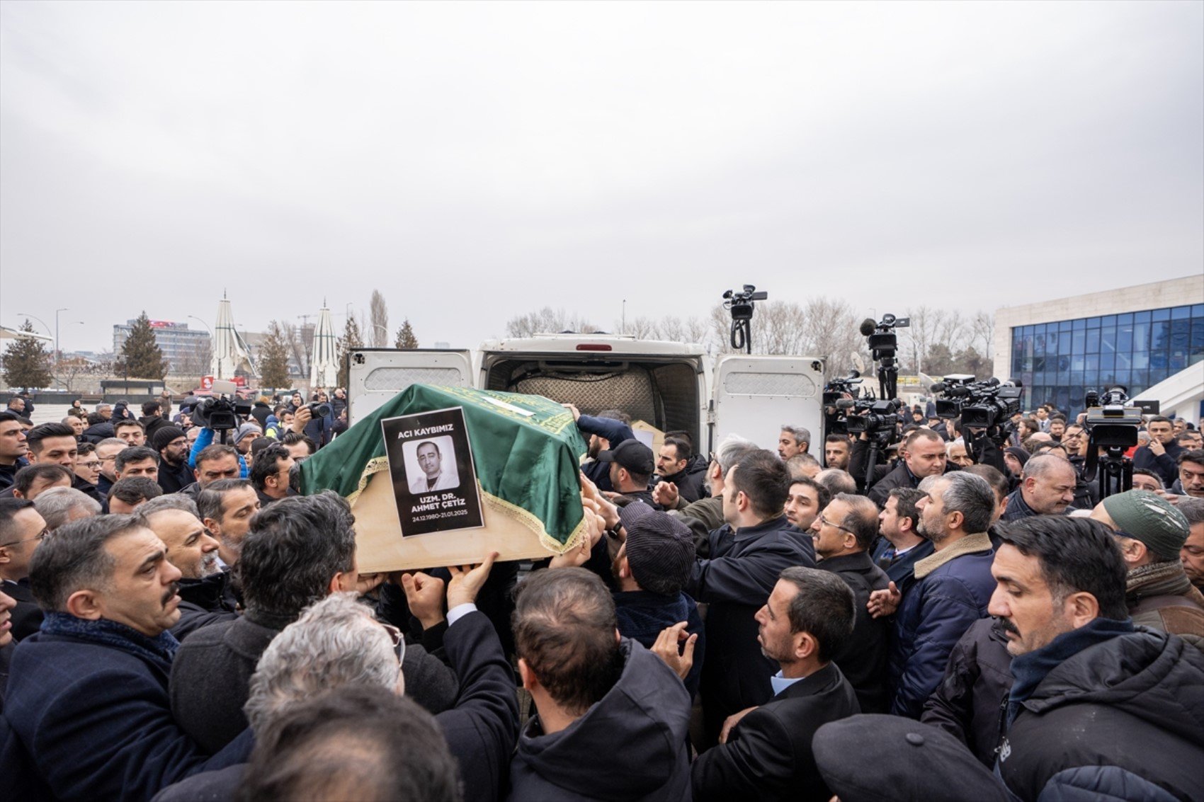 Kartalkaya yangınında hayatını kaybeden Çetiz ailesi son yolculuğuna uğurlandı