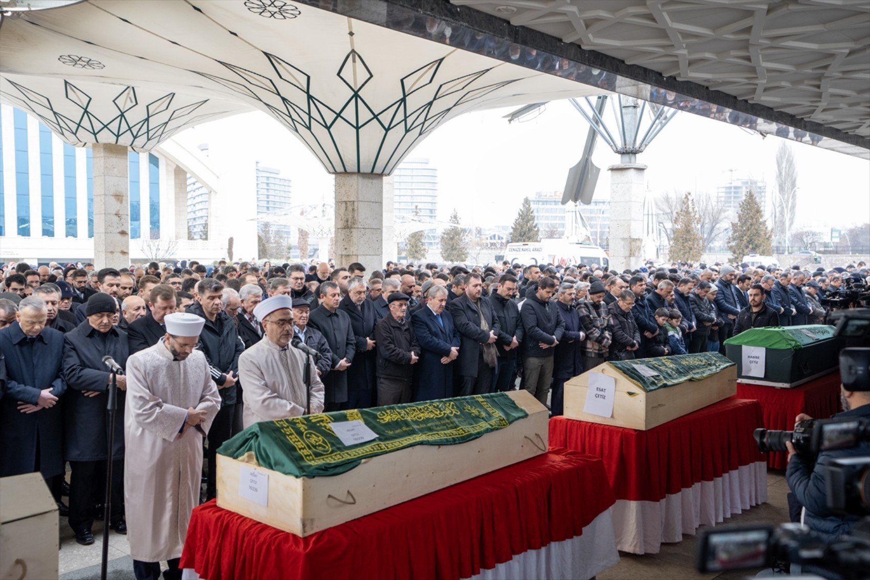 Kartalkaya yangınında hayatını kaybeden Çetiz ailesi son yolculuğuna uğurlandı