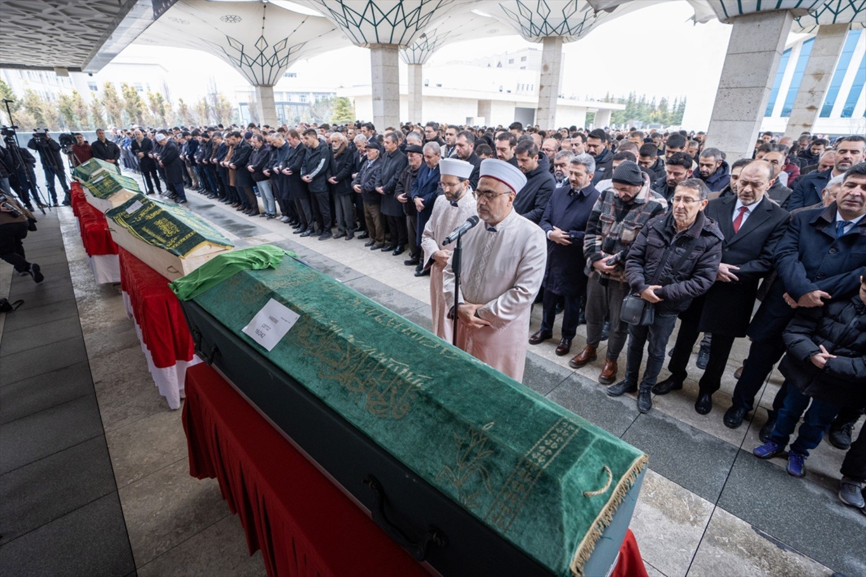 Kartalkaya yangınında hayatını kaybeden Çetiz ailesi son yolculuğuna uğurlandı