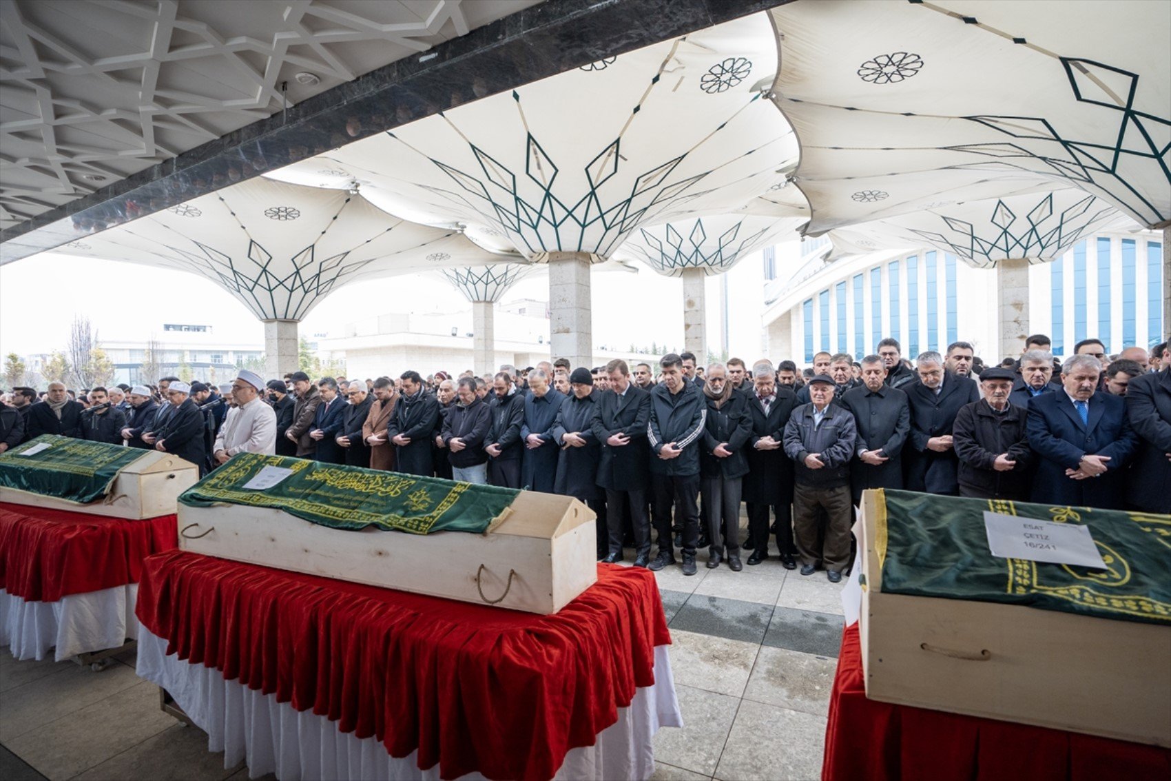 Kartalkaya yangınında hayatını kaybeden Çetiz ailesi son yolculuğuna uğurlandı