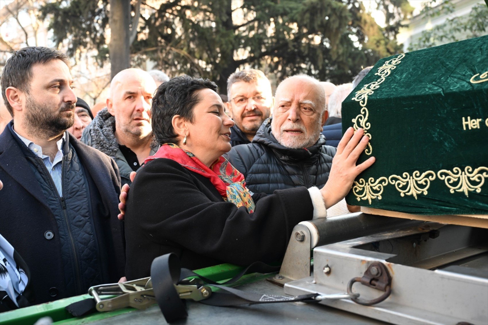 Kartalkaya'daki yangında hayatını kaybeden 17 yaşındaki Özüm Karataşlı toprağa verildi