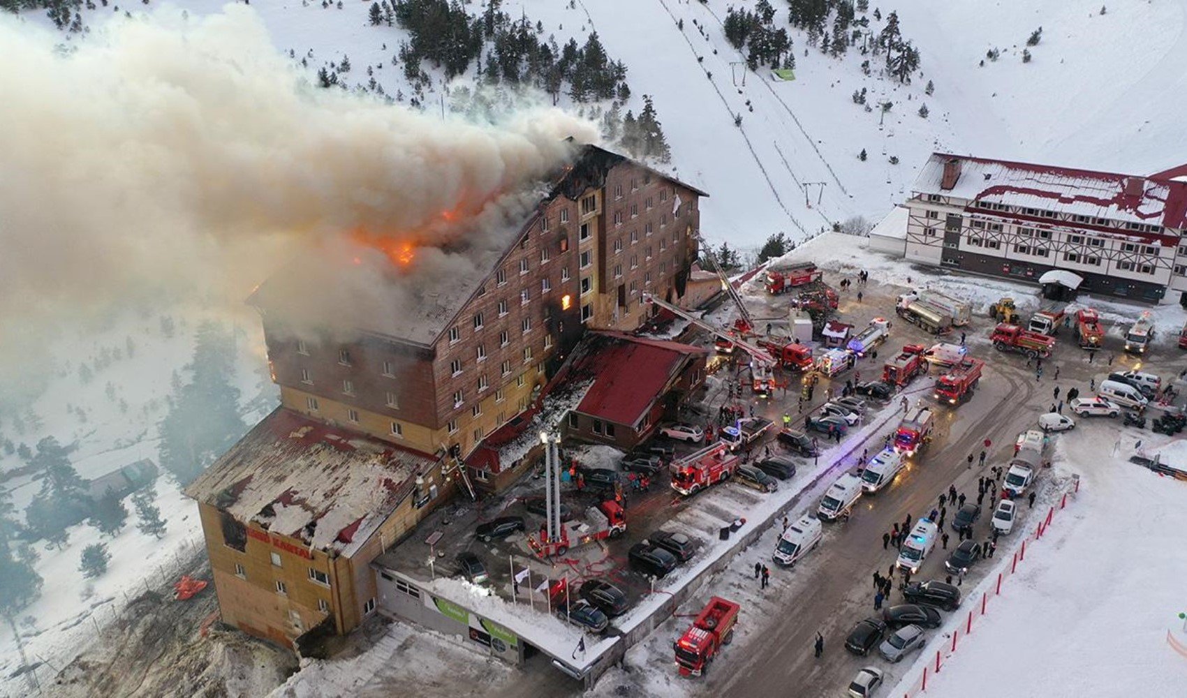 Otel yangınında yaralanan 51 kişiden 39'u taburcu oldu