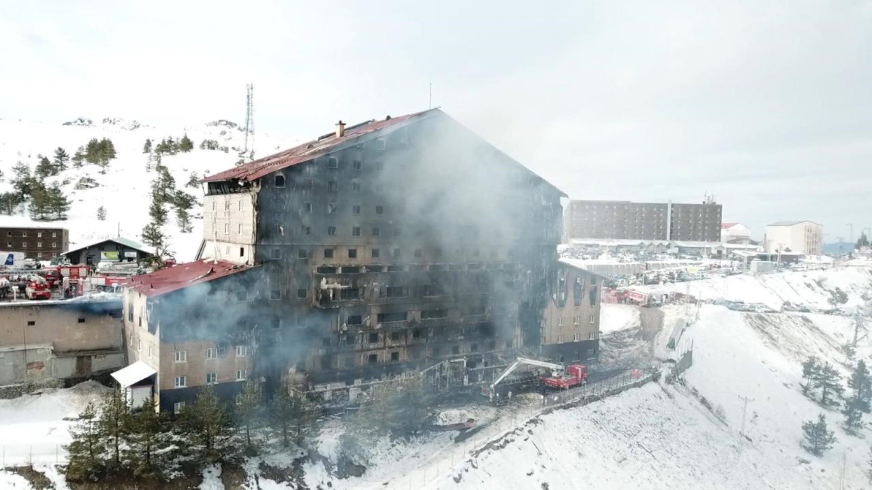 Bolu'daki yangın faciasıyla ilgili 'sorumluluk' tartışması devam ederken AKP'li Şamil Tayyar'dan partisini kızdıracak çıkış