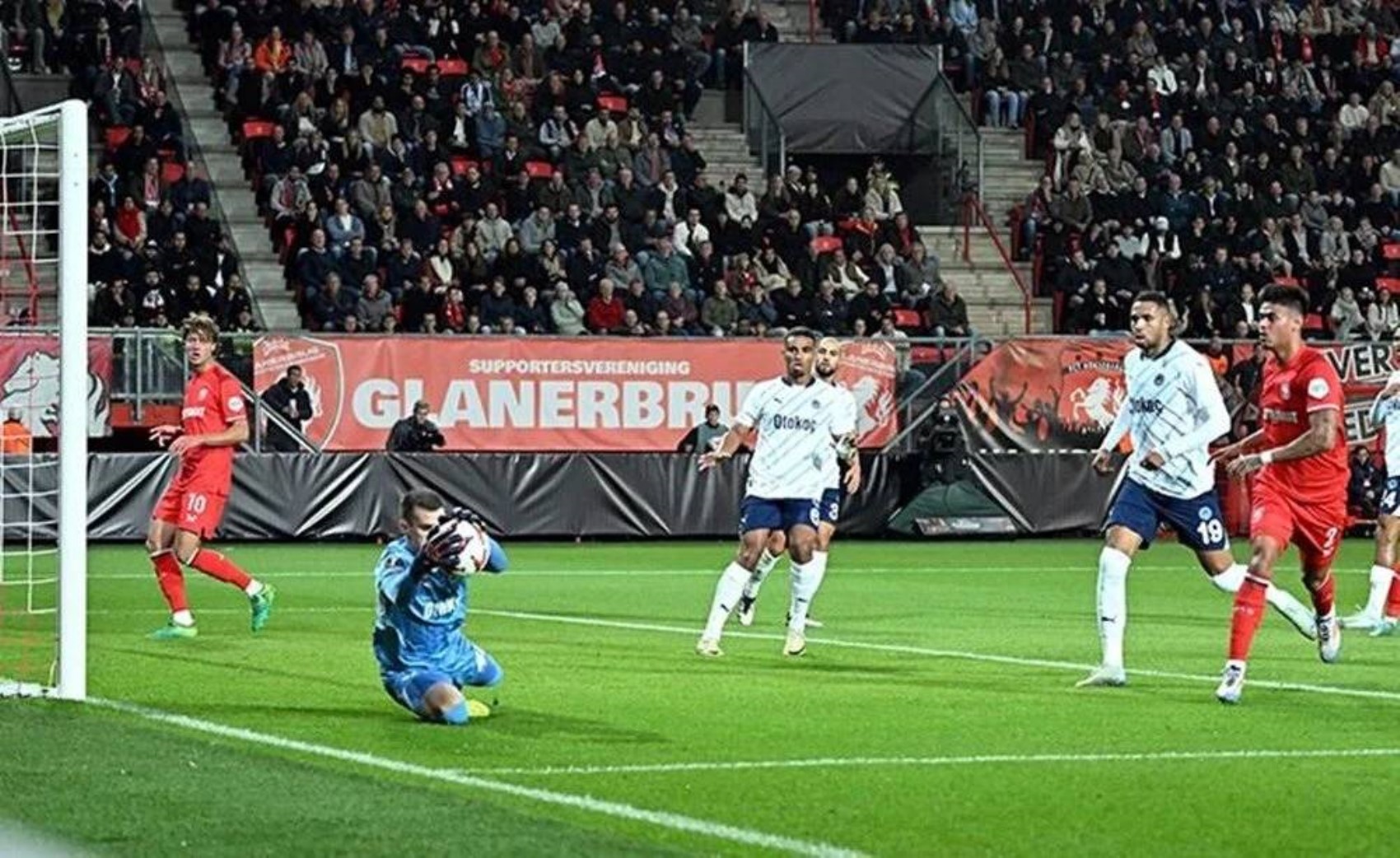 Fenerbahçe Lyon maçı ne zaman? Saat kaçta ve hangi kanalda? Muhtemel 11'ler!