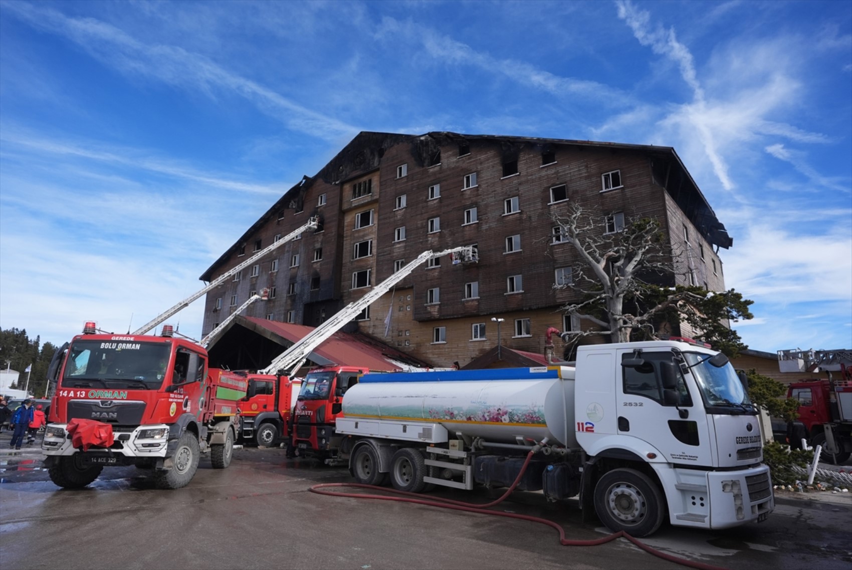 Era diventato il simbolo dell'incendio: ecco la storia del lenzuolo del Grand Hotel