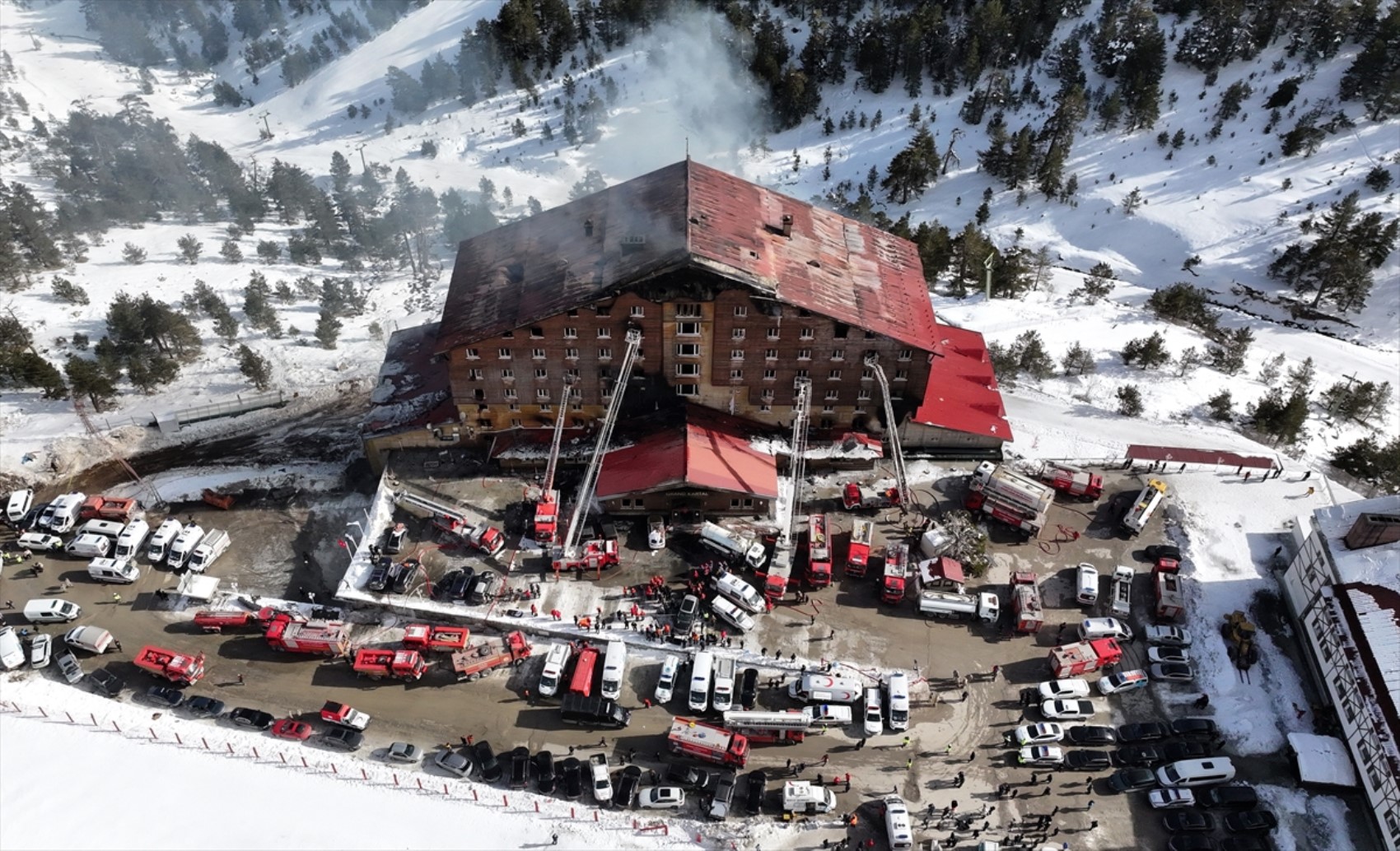 Era diventato il simbolo dell'incendio: ecco la storia del lenzuolo del Grand Hotel