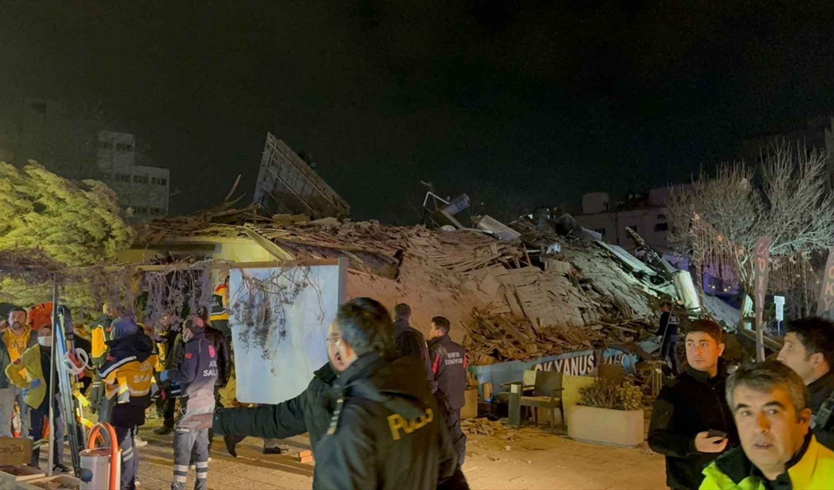 Konya'da çöken binayla ilgili çarpıcı iddia: Kolon mu kesildi?