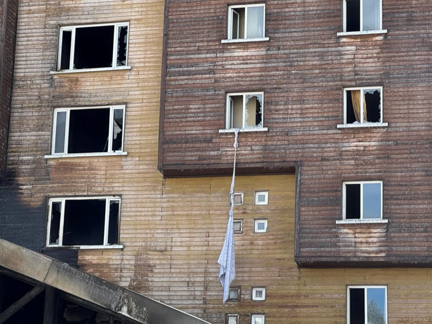 Grand Kartal Otel'in sahibi ve ortaklarıyla ilgili vahim iddia: İtfaiye raporuna rağmen bakın ne demiş!