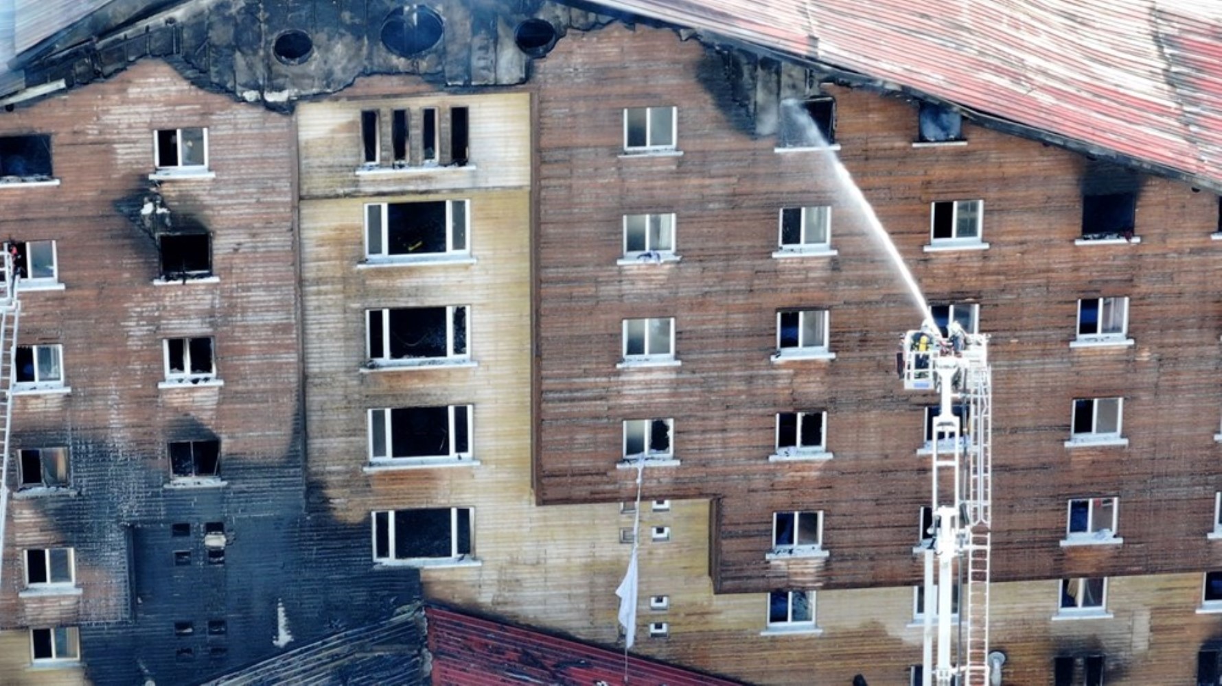 Grand Kartal Otel'in sahibi ve ortaklarıyla ilgili vahim iddia: İtfaiye raporuna rağmen bakın ne demiş!