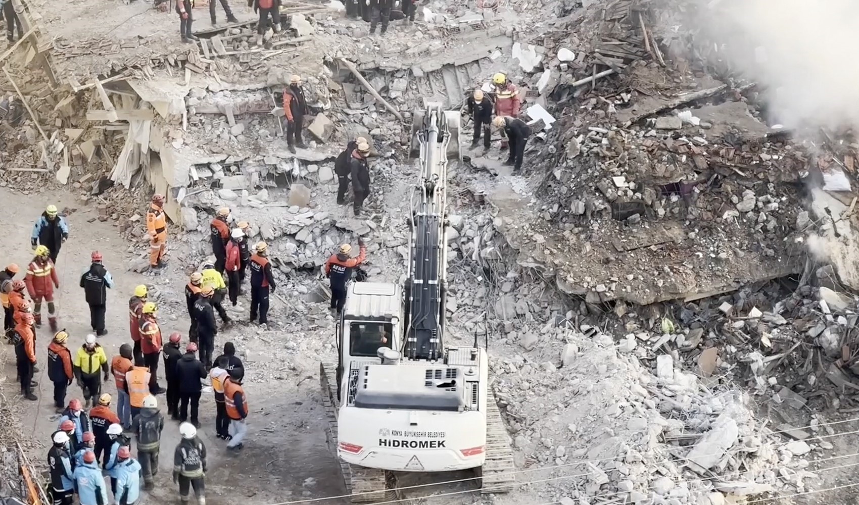 Son dakika... Enkazdaki 2 kişi aranıyordu: Konya'da çöken binadan acı haber!