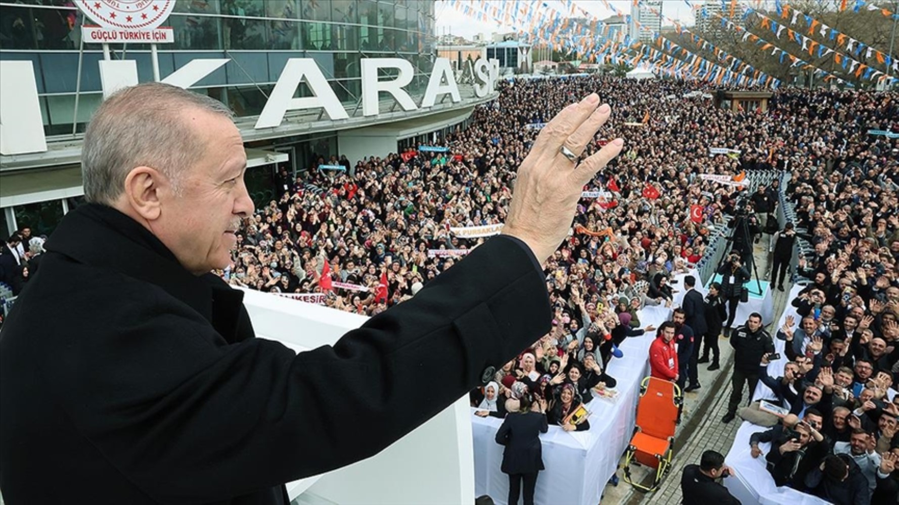 AKP'de yılın ilk MKYK'sı toplanıyor: İktidar kanadında Kartalkaya'nın faturası kime çıkacak?