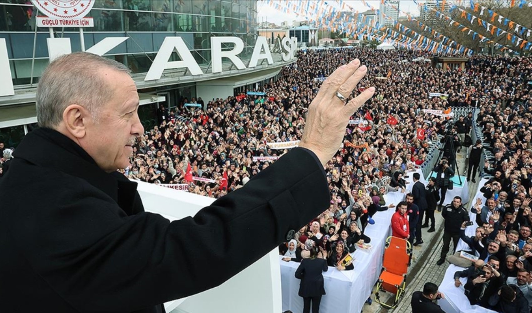 AKP'de yılın ilk MKYK'sı toplanıyor: İktidar kanadında Kartalkaya'nın faturası kime çıkacak?