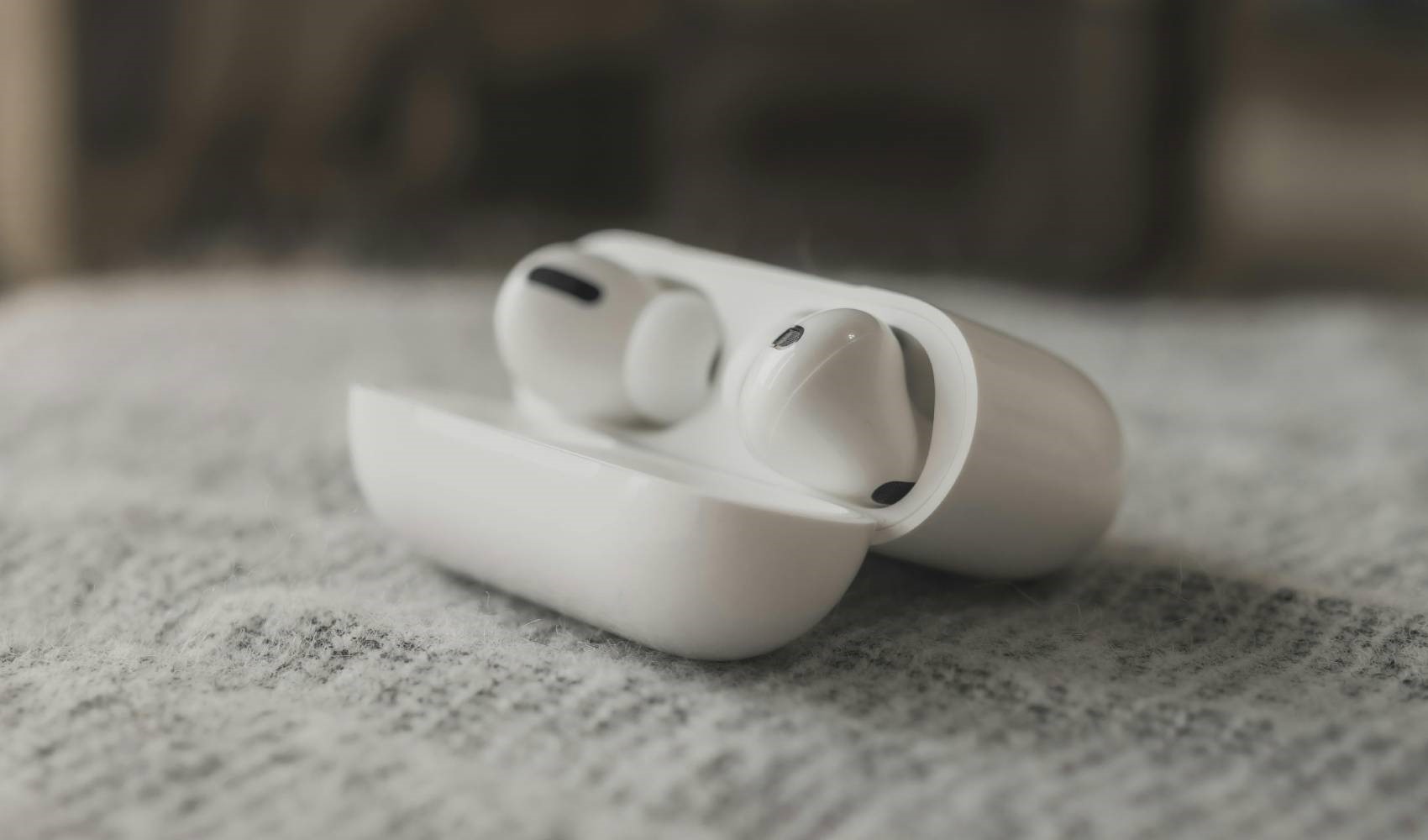 Apple'dan yenilikçi hamle: Kameralı AirPods yolda!