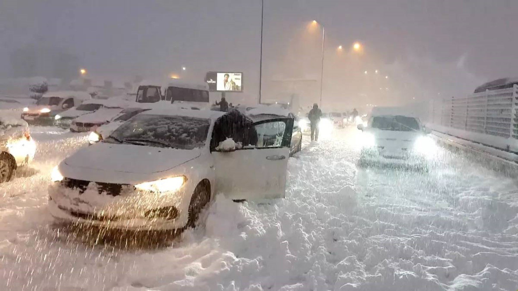 İstanbul'da göz gözü görmeyecek: Sibirya soğukları geliyor, Meteoroloji uzmanı kar yağışı beklenen o tarihi duyurdu!