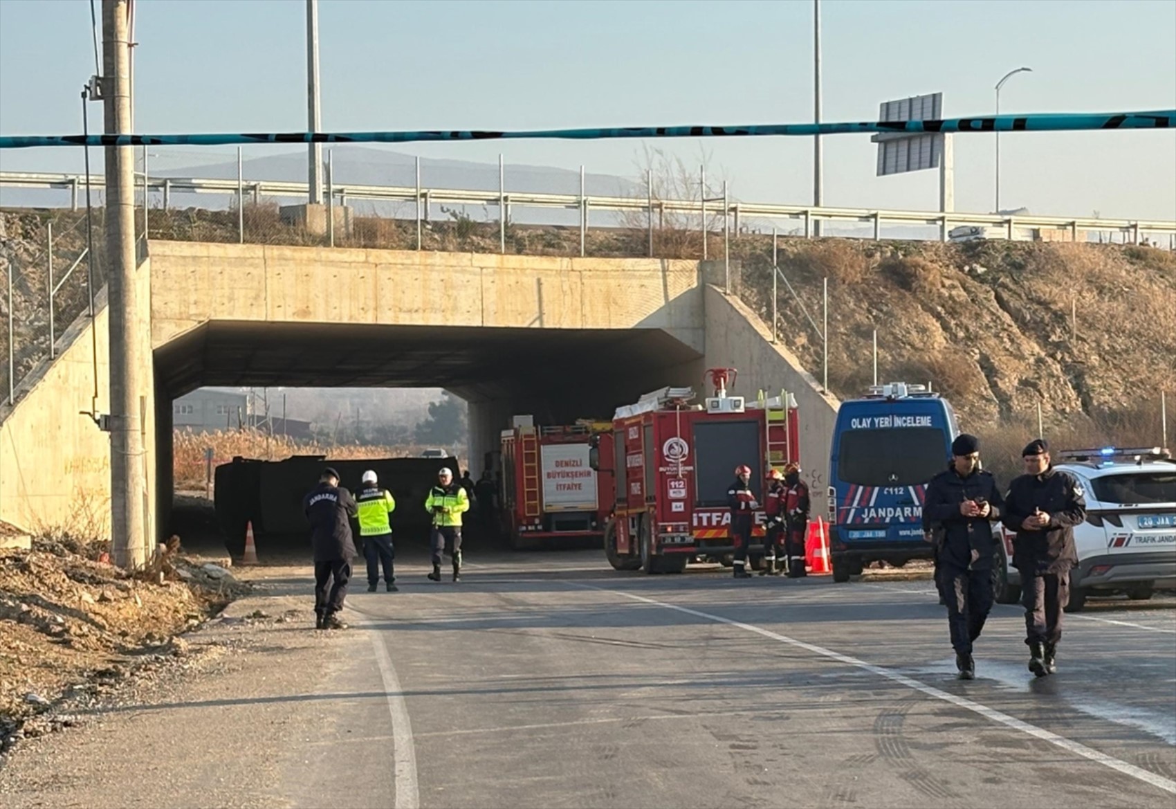 Denizli'de işçi servisi devrildi! Çok sayıda ölü ve yaralılar var