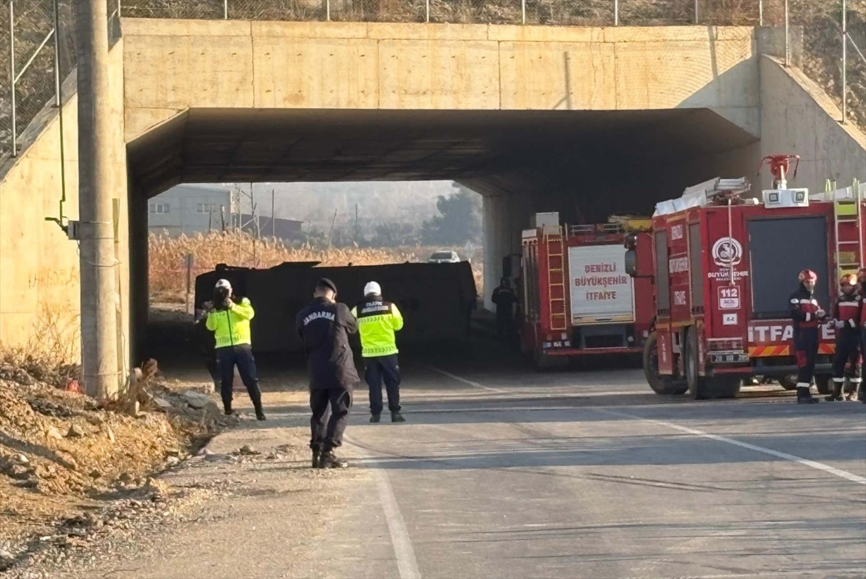 Denizli'de işçi servisi devrildi! Çok sayıda ölü ve yaralılar var