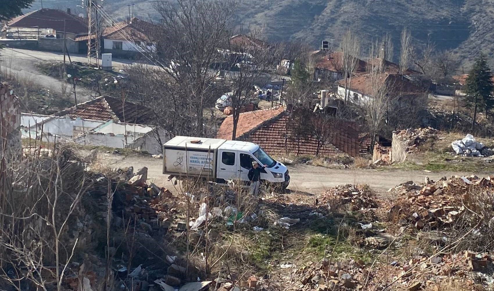 Sokak köpeklerinin saldırdığı depremzede kadın bebeğini kaybedebilir