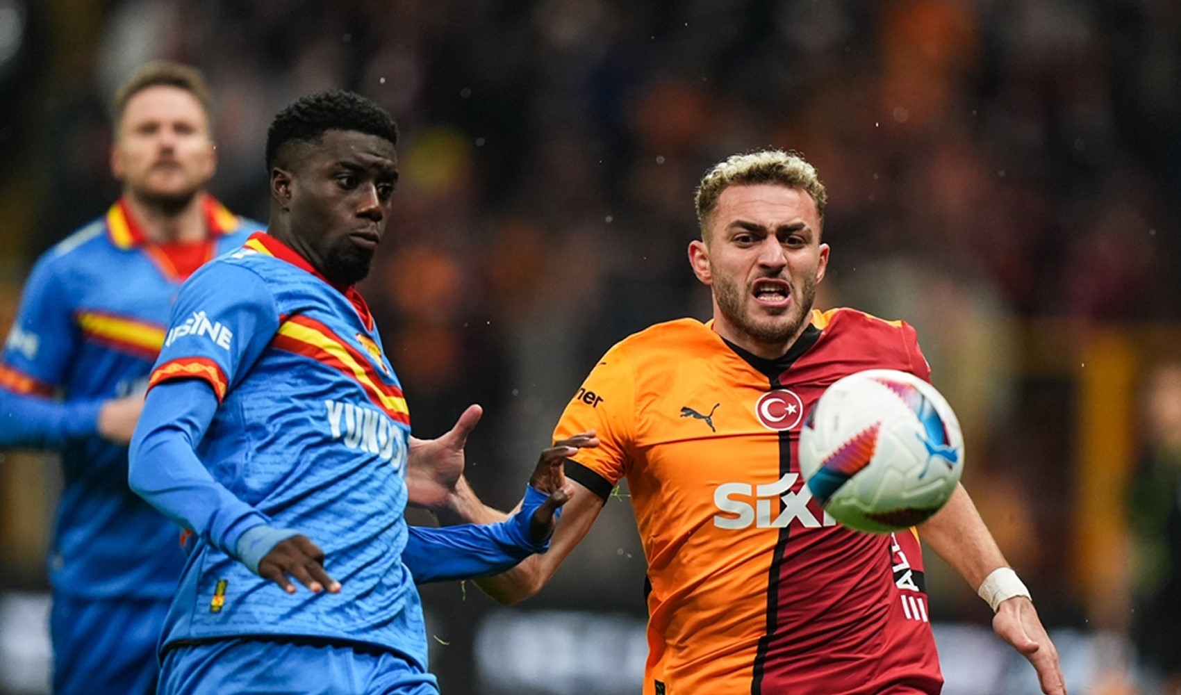 Galatasaray, Göztepe engelini 2 golle aştı