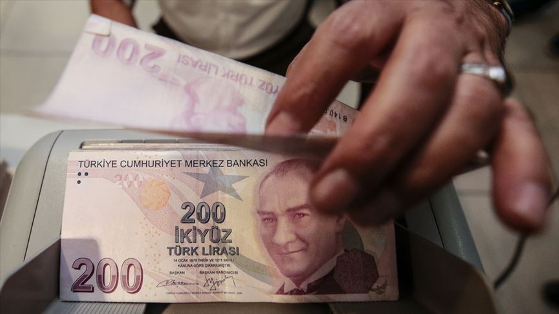 Merkez Bankası faiz kararı sonrası kredi faizlerinde düşüş! 50 ve 100 bin TL'nin geri ödemesi ne kadar?