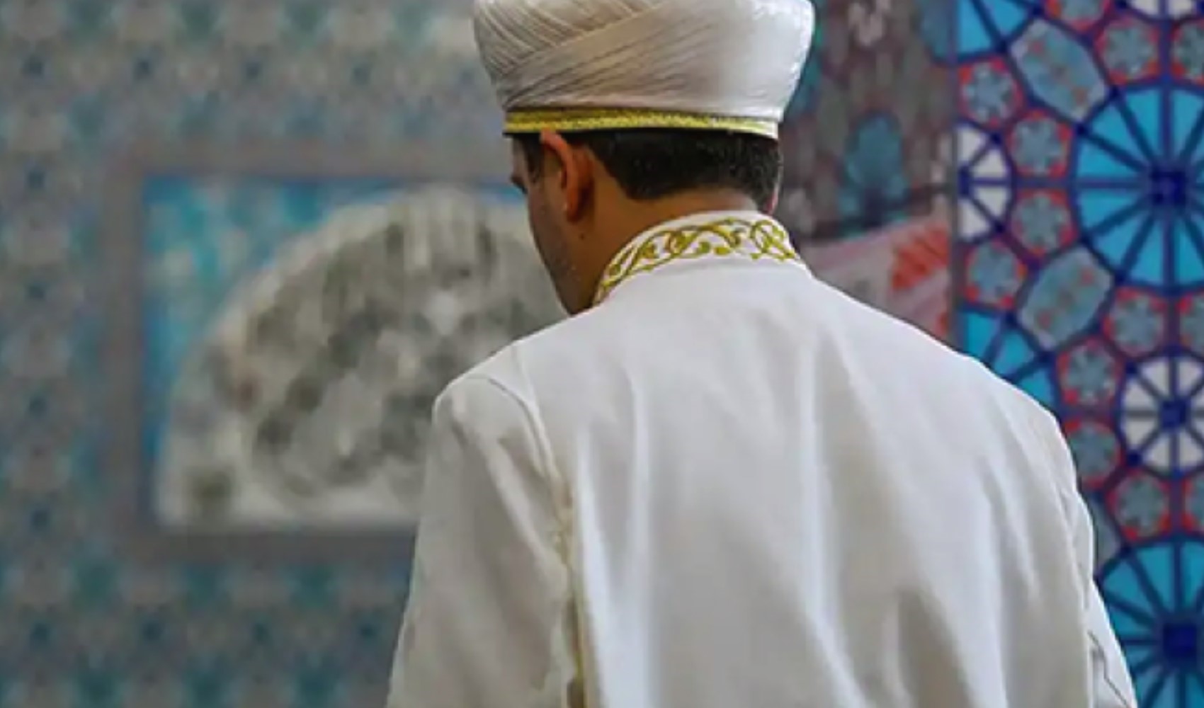 Questa volta è una truffa degli imam... Nella lista c'è anche l'imam di Santa Sofia!