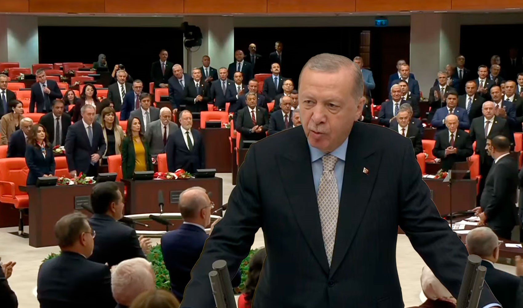 TBMM açılışında tüm partiler Erdoğan'ı ayakta karşıladı: CHP, TİP ve EMEP'ten protesto