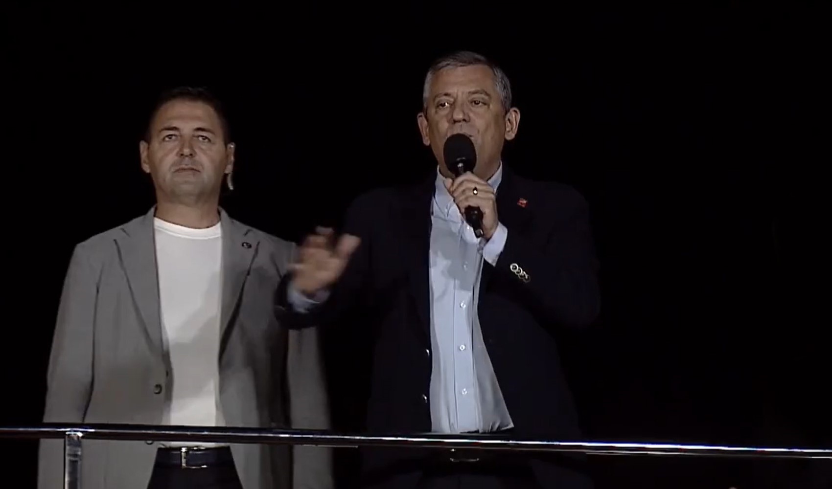 CHP Genel Başkanı Özel'den Erdoğan'a 'meşruiyet' eleştirisi: Okyanus ötesinde ararsan...