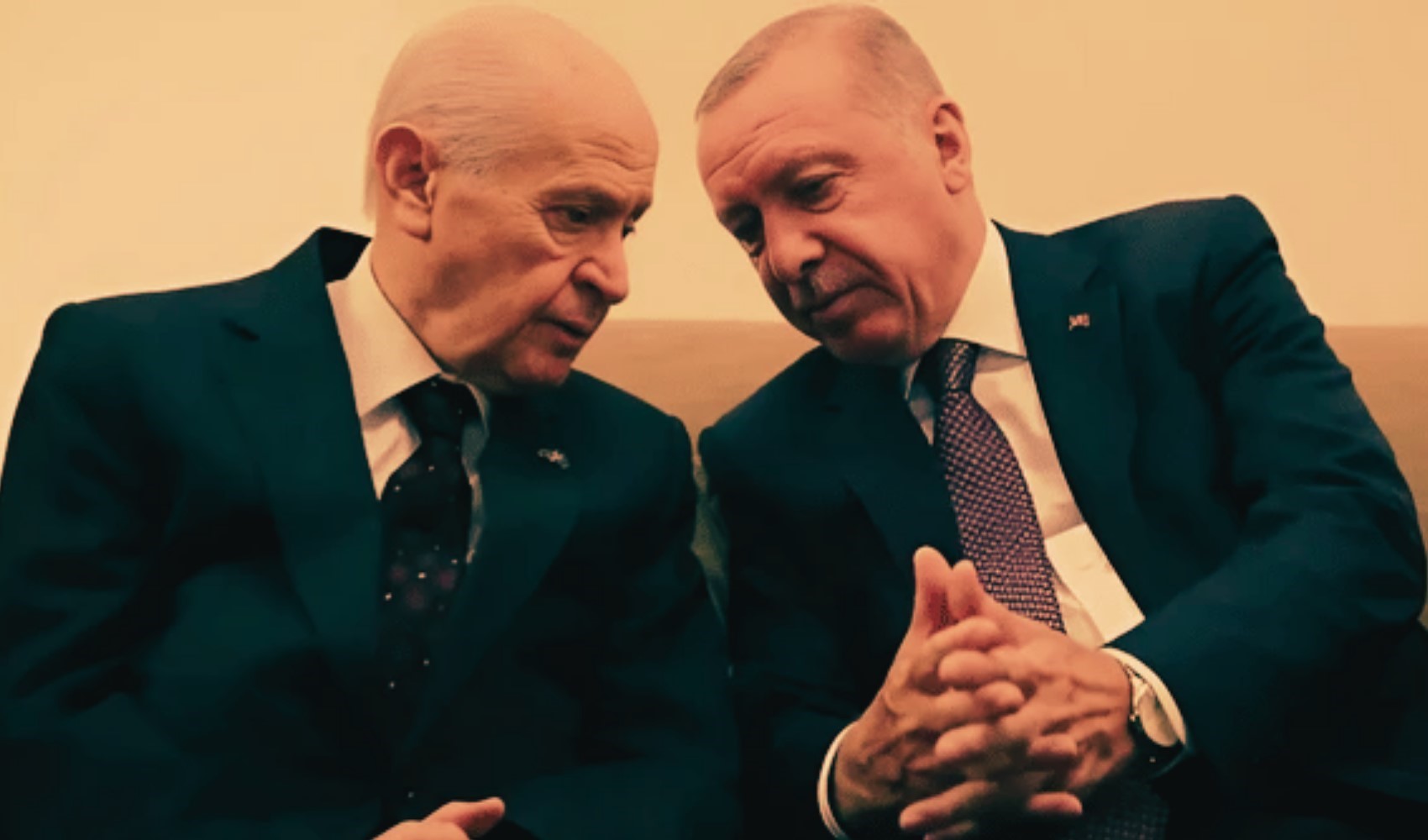 Bahçeli'nin İmralı adımı AKP'yi böldü Bahçeli'nin İmralı adımı AKP'yi böldü