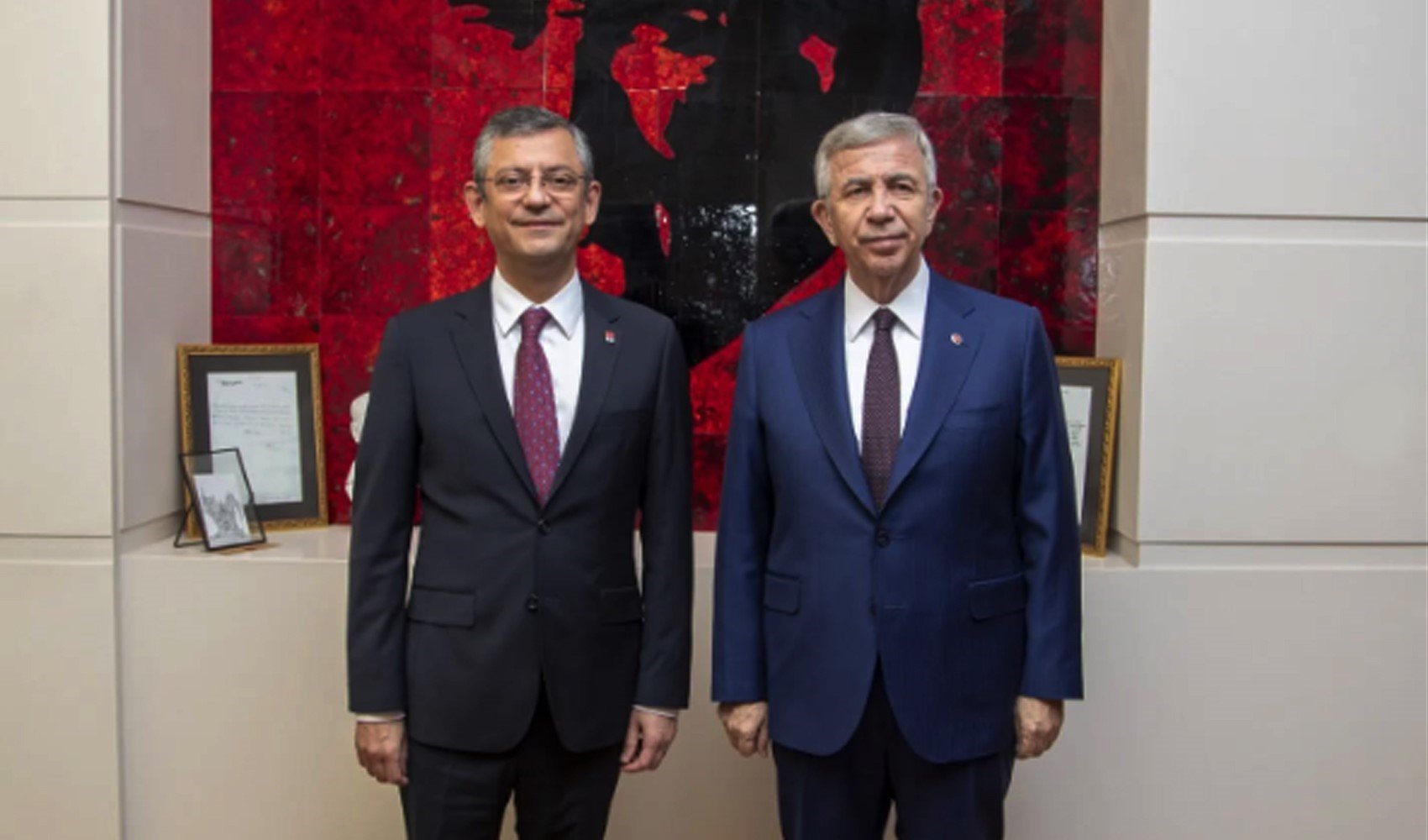 Özgür Özel'den Mansur Yavaş resti: Merak ettikleri bir şey varsa çağırsınlar, tüm soruları yanıtlar