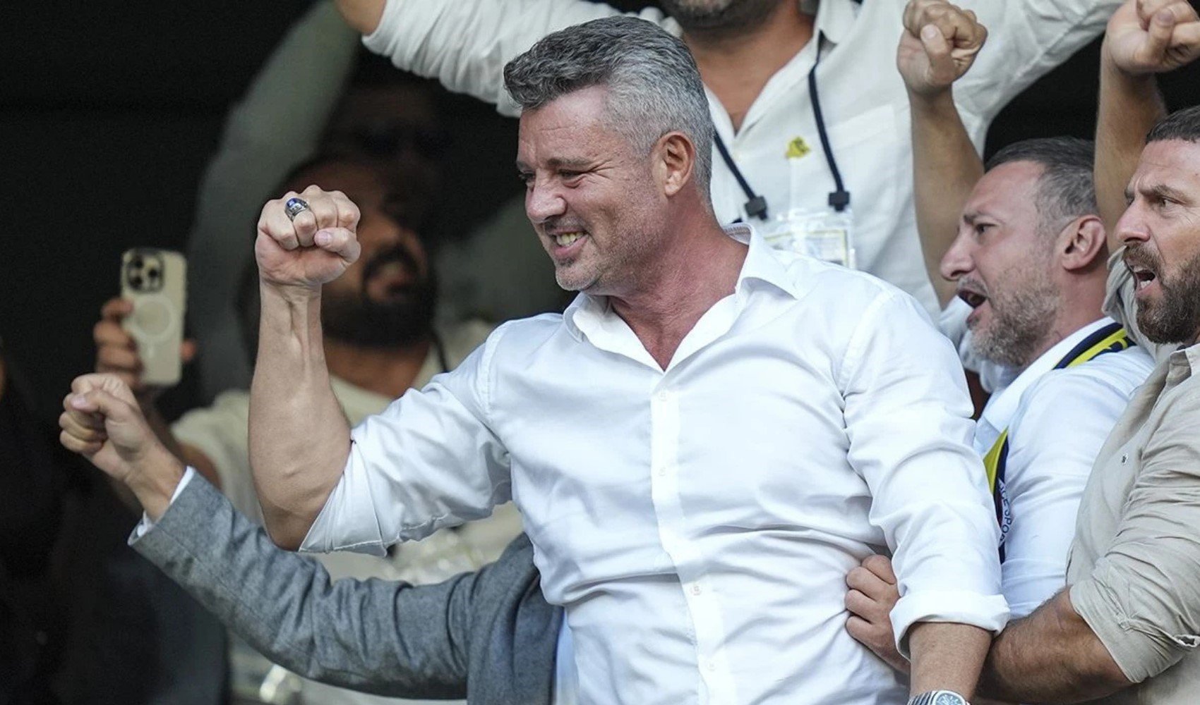 Son Dakika... Fenerbahçe'de hareketli saatler: 2 isim kadro dışı kaldı!