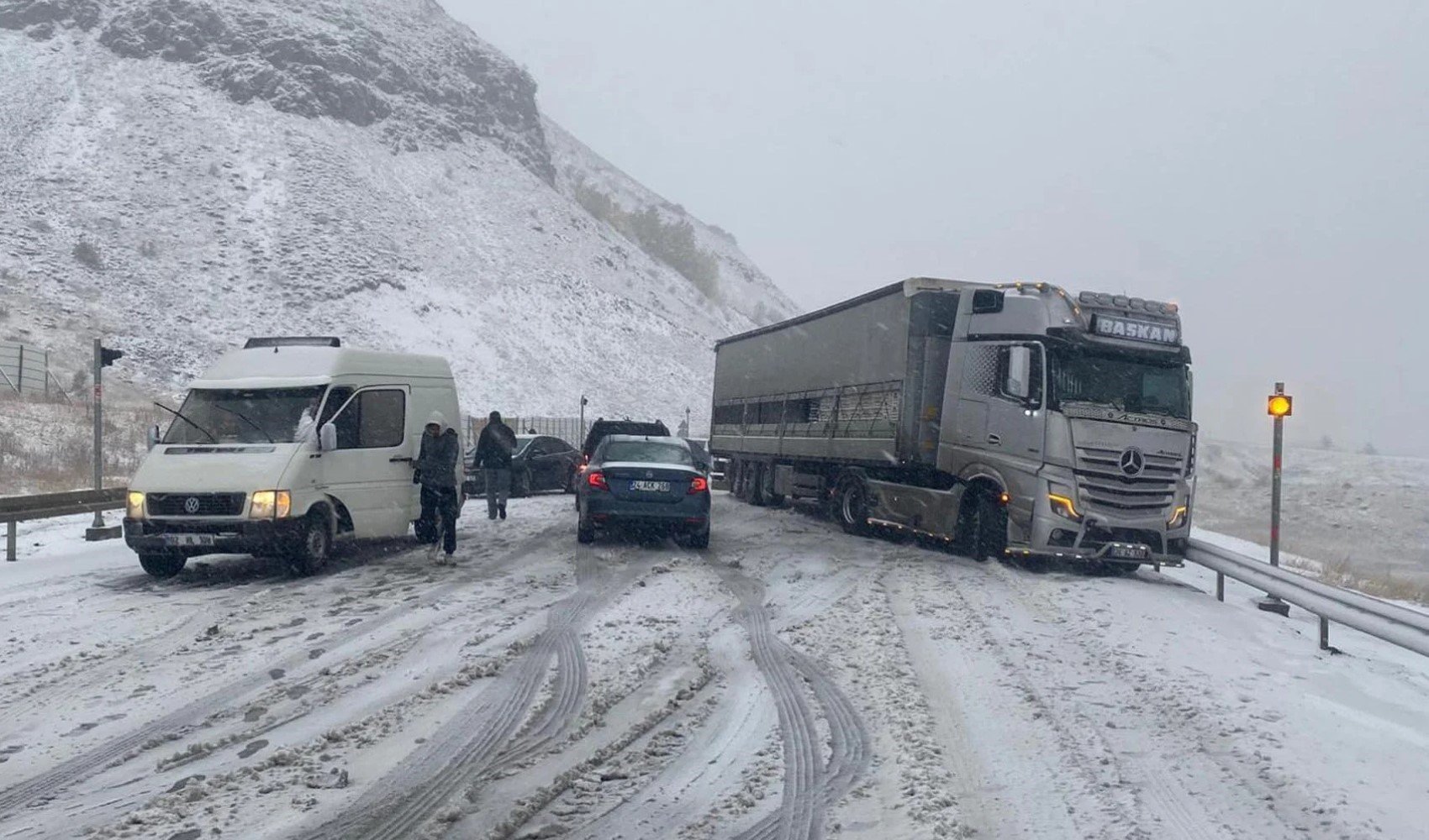 Yurda kar bu sene erken geldi: Pek çok il beyaza büründü